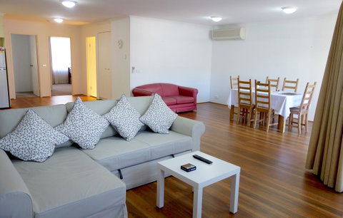 Kingston Comfy Apartment - Newcastle Accommodation 3