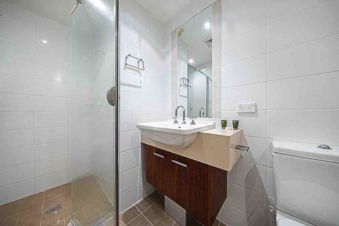 Spacious 1BR Stylish New Acton Apartment +Parking - Newcastle Accommodation 17