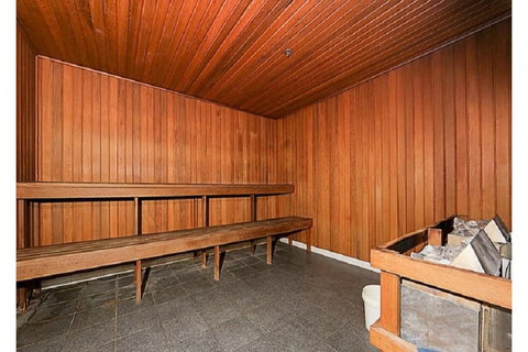 Spacious 1BR Stylish New Acton Apartment +Parking - Newcastle Accommodation 4