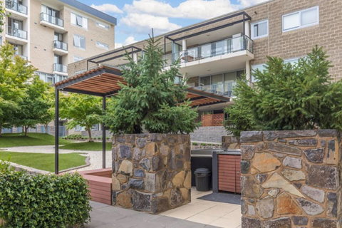 Spacious 1BR Stylish New Acton Apartment +Parking - Newcastle Accommodation 22