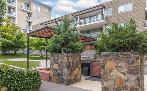 Spacious 1BR Stylish New Acton Apartment +Parking - Newcastle Accommodation 1