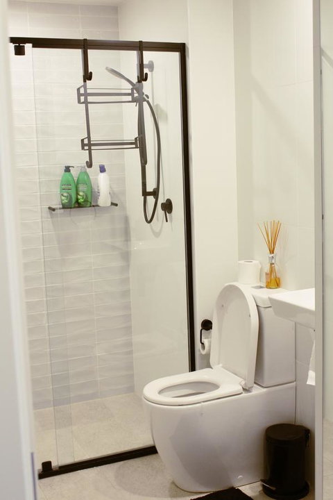 Stylish, Modern, Cute As A Button - Braddon CBD - Newcastle Accommodation 8