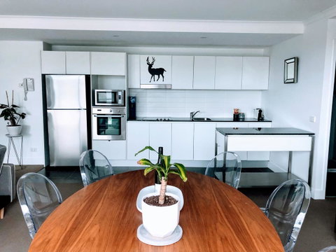Staying Places - The Avenue - Newcastle Accommodation 7