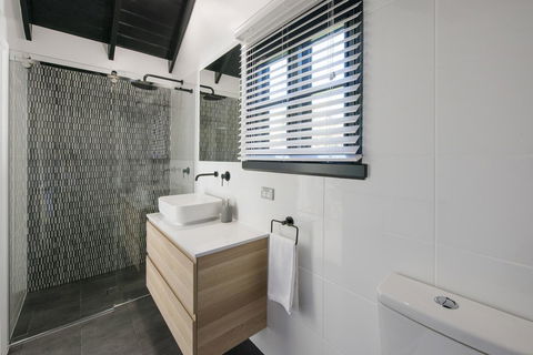 Beach Huts Middleton - New Castle Tourism 20