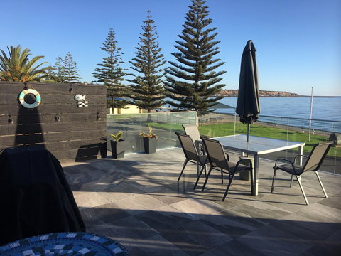 Crystal Blue Apartment - Newcastle Accommodation 5