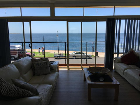 Crystal Blue Apartment - Newcastle Accommodation 33