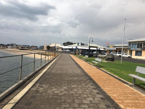 Crystal Blue Apartment - Newcastle Accommodation 17