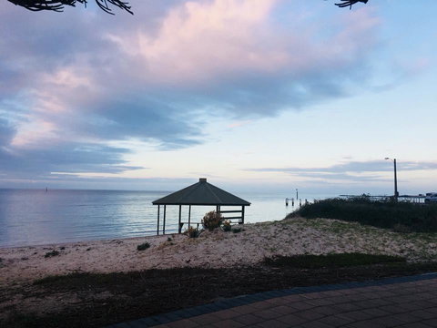 Crystal Blue Apartment - Newcastle Accommodation 25