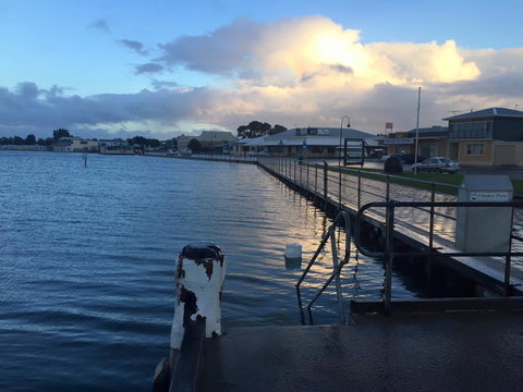 Crystal Blue Apartment - Newcastle Accommodation 29