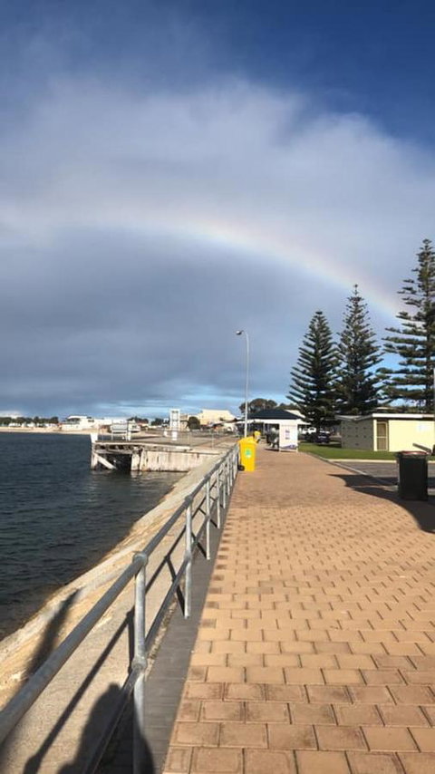 Crystal Blue Apartment - Newcastle Accommodation 7