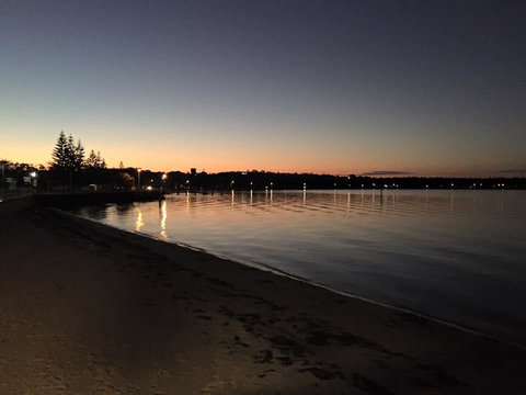 Crystal Blue Apartment - Newcastle Accommodation 28