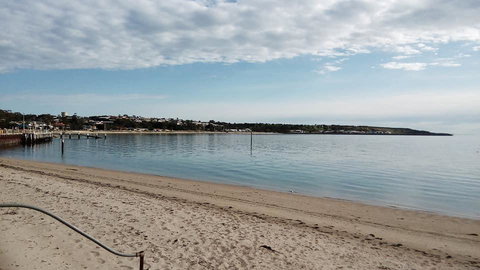 Crystal Blue Apartment - Newcastle Accommodation 21