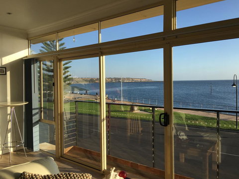 Crystal Blue Apartment - Newcastle Accommodation 1