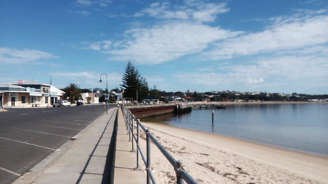 Crystal Blue Apartment - Newcastle Accommodation 20