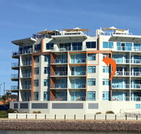 Wallaroo Marina Waterfront Luxe Apartment - Newcastle Accommodation