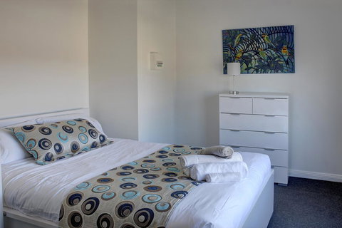 Aart Apartments - Newcastle Accommodation 24
