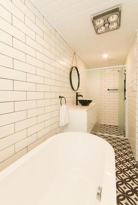 The Manor Basket Range - Newcastle Accommodation 1