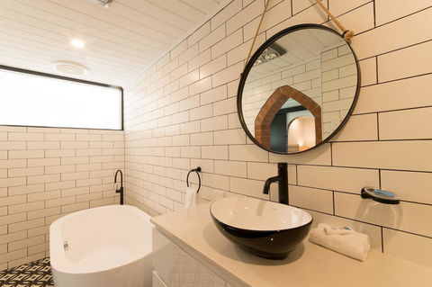 The Manor Basket Range - Newcastle Accommodation 2