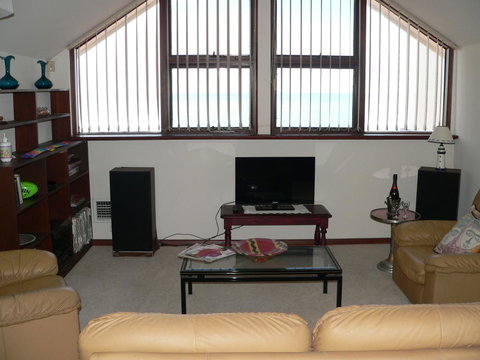 Brighton Beach House - Newcastle Accommodation 6