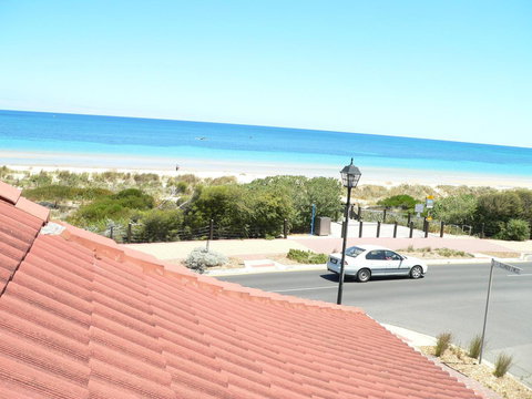 Brighton Beach House - Newcastle Accommodation 11