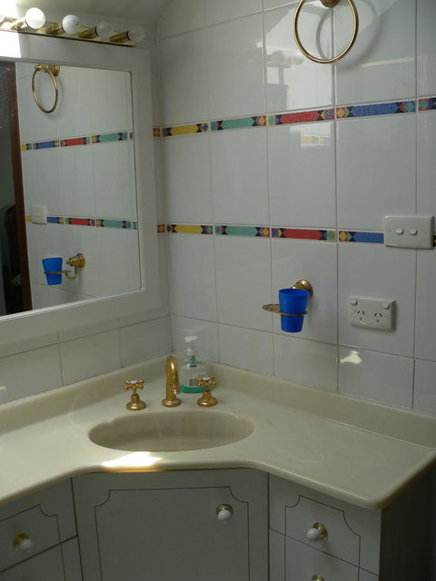 Brighton Beach House - Newcastle Accommodation 9