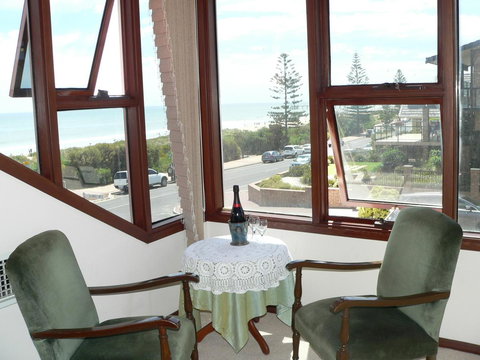 Brighton Beach House - Newcastle Accommodation 4