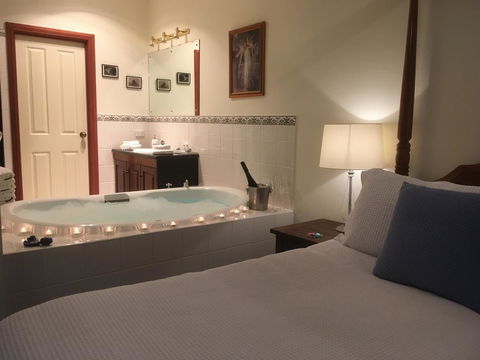 Wine And Roses Bed And Breakfast - New Castle Tourism 23