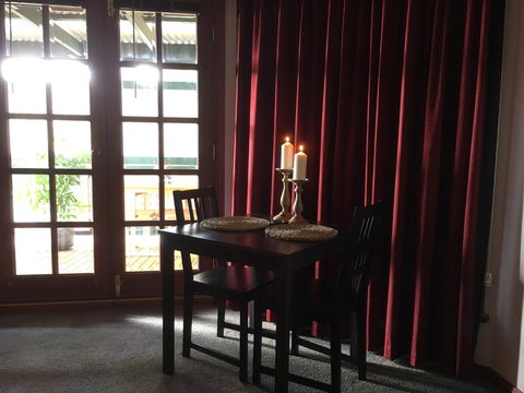 Wine And Roses Bed And Breakfast - New Castle Tourism 33