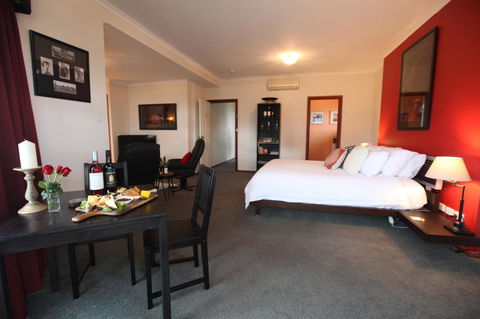 Wine And Roses Bed And Breakfast - New Castle Tourism 31