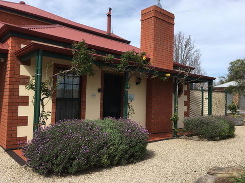 Wine And Roses Bed And Breakfast - New Castle Tourism 14