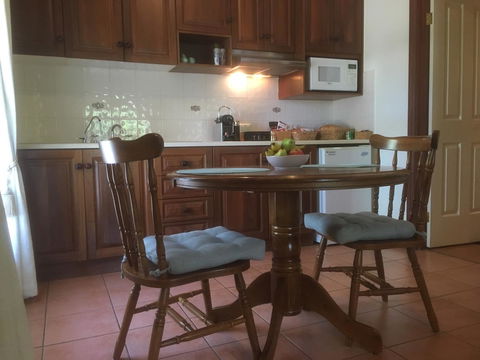 Wine And Roses Bed And Breakfast - New Castle Tourism 2