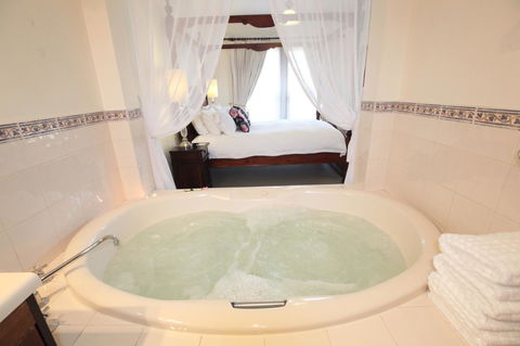 Wine And Roses Bed And Breakfast - New Castle Tourism 15