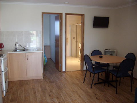 Jacko's Holiday Cabins - Newcastle Accommodation 3