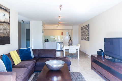 Bayview Beachfront Apartments, In Town Right On The Beach - New Castle Tourism 43