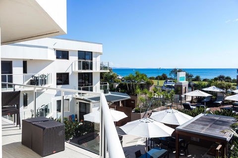 Bayview Beachfront Apartments, In Town Right On The Beach - New Castle Tourism 15