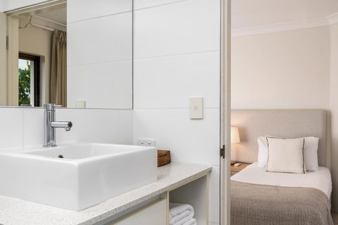 Bayview Beachfront Apartments, In Town Right On The Beach - New Castle Tourism 31