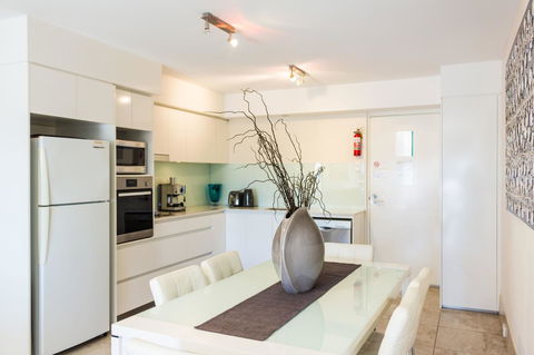 Bayview Beachfront Apartments, In Town Right On The Beach - New Castle Tourism 42