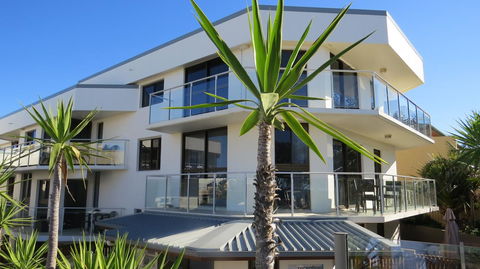 Bayview Beachfront Apartments, In Town Right On The Beach - New Castle Tourism 14
