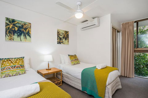 Bayview Beachfront Apartments, In Town Right On The Beach - New Castle Tourism 34