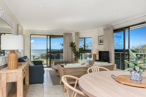 Bayview Beachfront Apartments, In Town Right On The Beach - New Castle Tourism 30