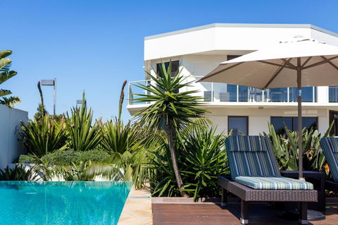 Bayview Beachfront Apartments, In Town Right On The Beach - New Castle Tourism 17