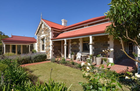 Trafalgar Premium Vintage Suites - Newcastle Accommodation 0