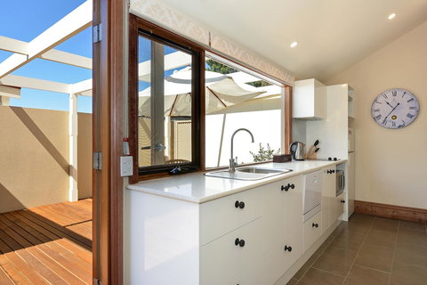 Trafalgar Premium Vintage Suites - Newcastle Accommodation 12