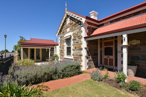 Trafalgar Premium Vintage Suites - Newcastle Accommodation 1