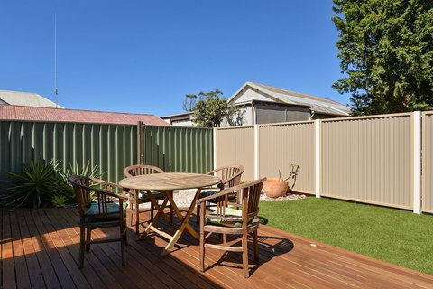 Trafalgar Premium Vintage Suites - Newcastle Accommodation 11