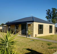 DBJ Holiday Units - Newcastle Accommodation