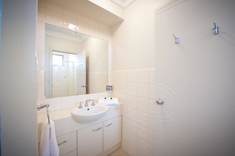 The Bluff Resort Apartments - New Castle Tourism 43