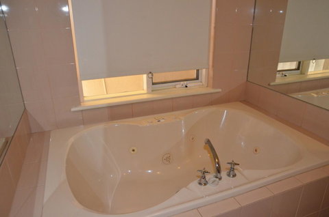 The Bluff Resort Apartments - New Castle Tourism 37