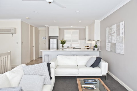 The Bluff Resort Apartments - New Castle Tourism 40