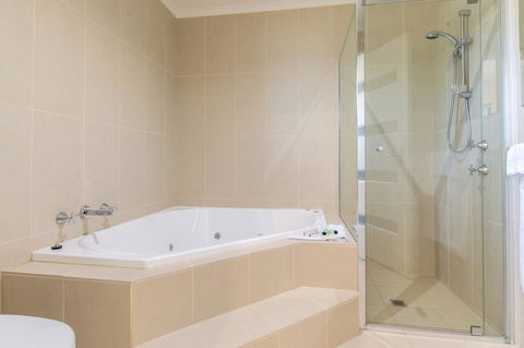 Mick O\'Sheas - Newcastle Accommodation 22